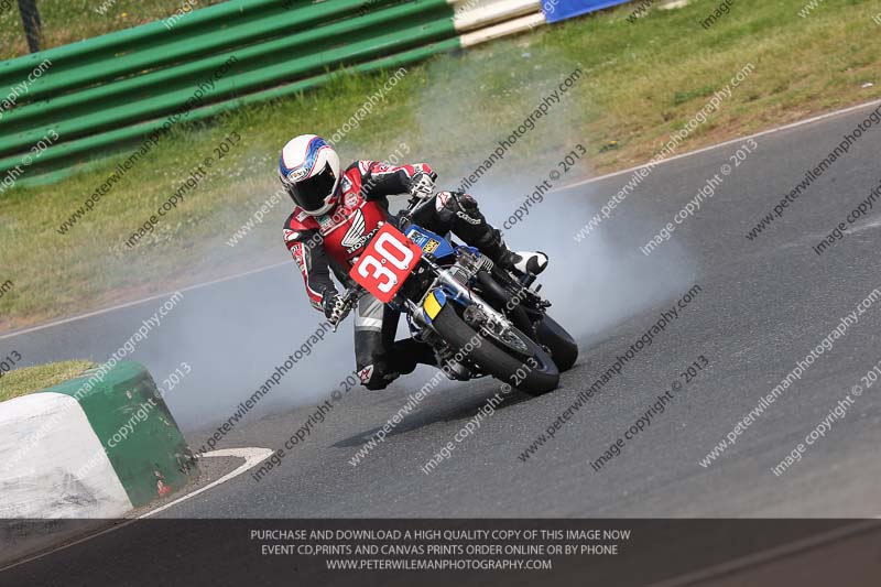 Vintage motorcycle club;eventdigitalimages;mallory park;mallory park trackday photographs;no limits trackdays;peter wileman photography;trackday digital images;trackday photos;vmcc festival 1000 bikes photographs