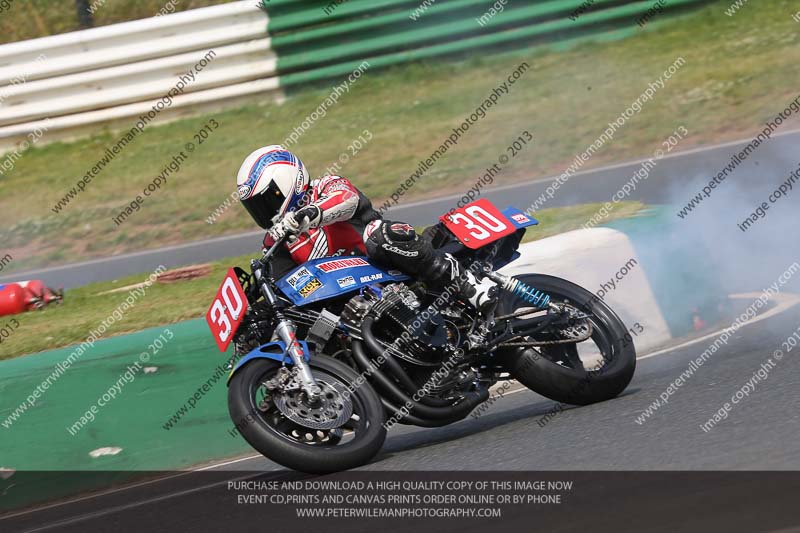 Vintage motorcycle club;eventdigitalimages;mallory park;mallory park trackday photographs;no limits trackdays;peter wileman photography;trackday digital images;trackday photos;vmcc festival 1000 bikes photographs