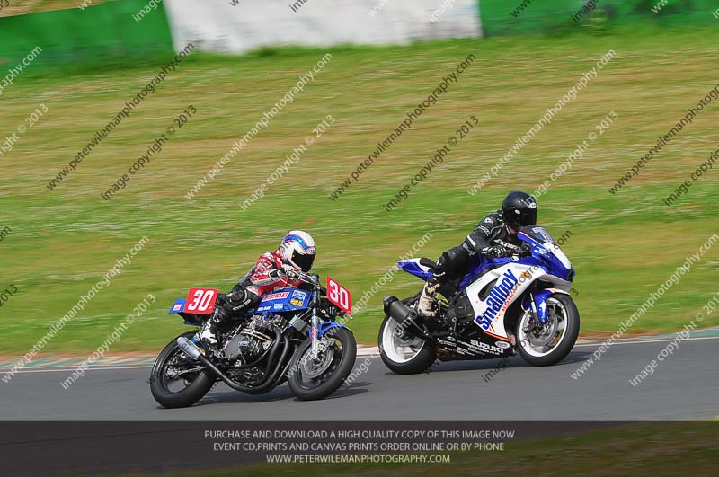 Vintage motorcycle club;eventdigitalimages;mallory park;mallory park trackday photographs;no limits trackdays;peter wileman photography;trackday digital images;trackday photos;vmcc festival 1000 bikes photographs