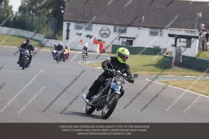 Vintage motorcycle club;eventdigitalimages;mallory park;mallory park trackday photographs;no limits trackdays;peter wileman photography;trackday digital images;trackday photos;vmcc festival 1000 bikes photographs