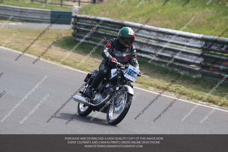 Vintage motorcycle club;eventdigitalimages;mallory park;mallory park trackday photographs;no limits trackdays;peter wileman photography;trackday digital images;trackday photos;vmcc festival 1000 bikes photographs