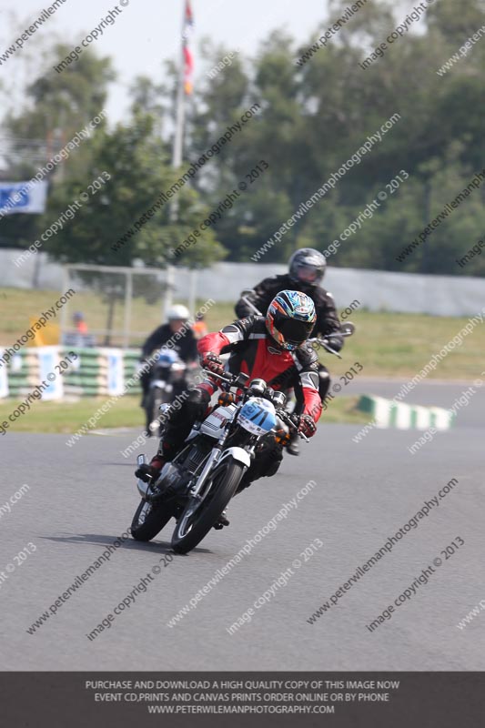 Vintage motorcycle club;eventdigitalimages;mallory park;mallory park trackday photographs;no limits trackdays;peter wileman photography;trackday digital images;trackday photos;vmcc festival 1000 bikes photographs