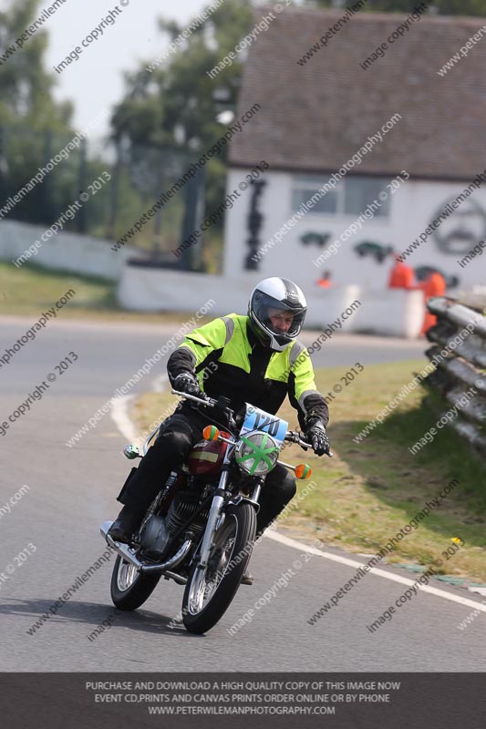 Vintage motorcycle club;eventdigitalimages;mallory park;mallory park trackday photographs;no limits trackdays;peter wileman photography;trackday digital images;trackday photos;vmcc festival 1000 bikes photographs
