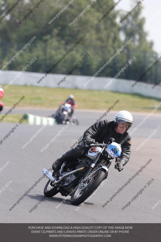 Vintage motorcycle club;eventdigitalimages;mallory park;mallory park trackday photographs;no limits trackdays;peter wileman photography;trackday digital images;trackday photos;vmcc festival 1000 bikes photographs
