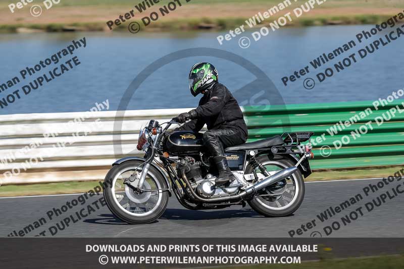 Vintage motorcycle club;eventdigitalimages;mallory park;mallory park trackday photographs;no limits trackdays;peter wileman photography;trackday digital images;trackday photos;vmcc festival 1000 bikes photographs