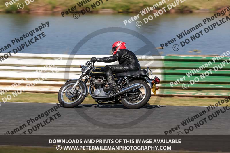 Vintage motorcycle club;eventdigitalimages;mallory park;mallory park trackday photographs;no limits trackdays;peter wileman photography;trackday digital images;trackday photos;vmcc festival 1000 bikes photographs