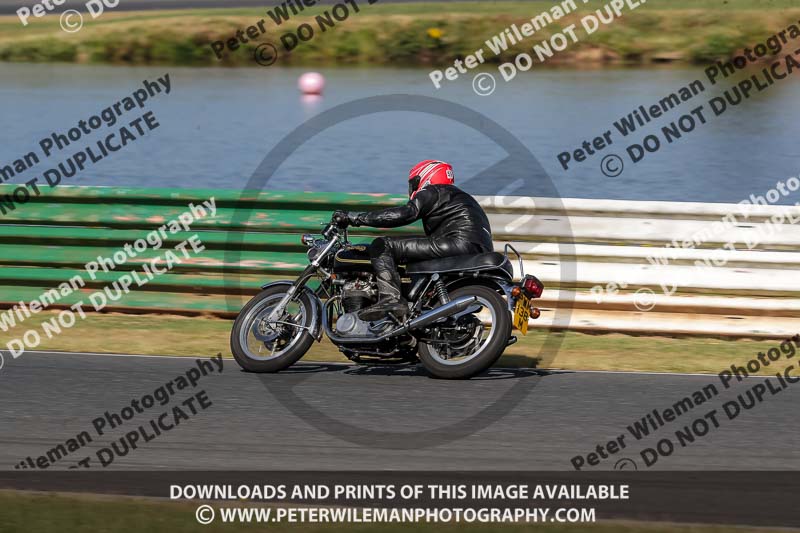 Vintage motorcycle club;eventdigitalimages;mallory park;mallory park trackday photographs;no limits trackdays;peter wileman photography;trackday digital images;trackday photos;vmcc festival 1000 bikes photographs