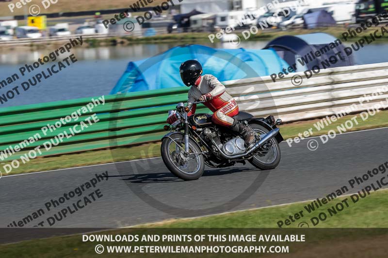 Vintage motorcycle club;eventdigitalimages;mallory park;mallory park trackday photographs;no limits trackdays;peter wileman photography;trackday digital images;trackday photos;vmcc festival 1000 bikes photographs