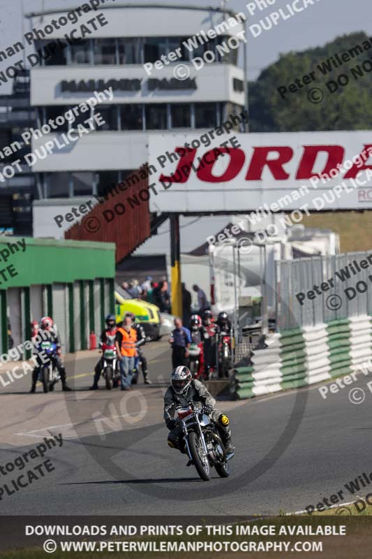 Vintage motorcycle club;eventdigitalimages;mallory park;mallory park trackday photographs;no limits trackdays;peter wileman photography;trackday digital images;trackday photos;vmcc festival 1000 bikes photographs