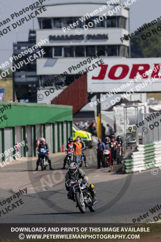 Vintage motorcycle club;eventdigitalimages;mallory park;mallory park trackday photographs;no limits trackdays;peter wileman photography;trackday digital images;trackday photos;vmcc festival 1000 bikes photographs