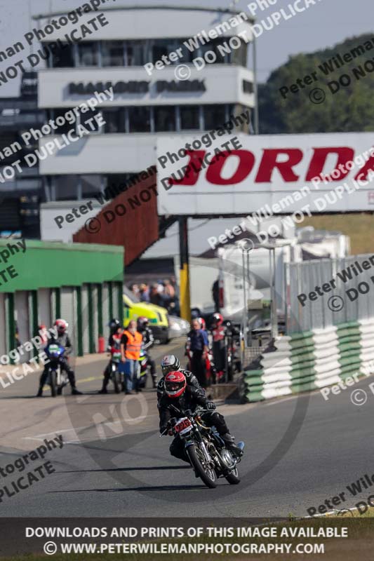 Vintage motorcycle club;eventdigitalimages;mallory park;mallory park trackday photographs;no limits trackdays;peter wileman photography;trackday digital images;trackday photos;vmcc festival 1000 bikes photographs