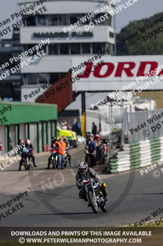 Vintage motorcycle club;eventdigitalimages;mallory park;mallory park trackday photographs;no limits trackdays;peter wileman photography;trackday digital images;trackday photos;vmcc festival 1000 bikes photographs