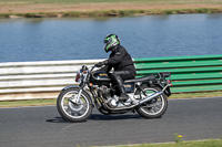 Vintage-motorcycle-club;eventdigitalimages;mallory-park;mallory-park-trackday-photographs;no-limits-trackdays;peter-wileman-photography;trackday-digital-images;trackday-photos;vmcc-festival-1000-bikes-photographs