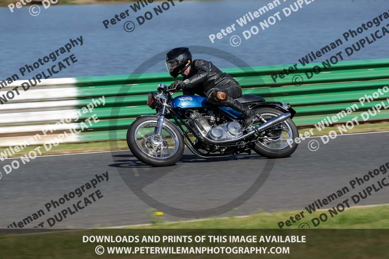 Vintage motorcycle club;eventdigitalimages;mallory park;mallory park trackday photographs;no limits trackdays;peter wileman photography;trackday digital images;trackday photos;vmcc festival 1000 bikes photographs