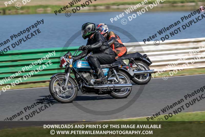 Vintage motorcycle club;eventdigitalimages;mallory park;mallory park trackday photographs;no limits trackdays;peter wileman photography;trackday digital images;trackday photos;vmcc festival 1000 bikes photographs