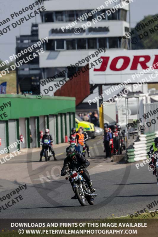 Vintage motorcycle club;eventdigitalimages;mallory park;mallory park trackday photographs;no limits trackdays;peter wileman photography;trackday digital images;trackday photos;vmcc festival 1000 bikes photographs