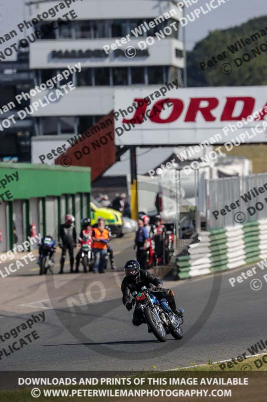 Vintage motorcycle club;eventdigitalimages;mallory park;mallory park trackday photographs;no limits trackdays;peter wileman photography;trackday digital images;trackday photos;vmcc festival 1000 bikes photographs