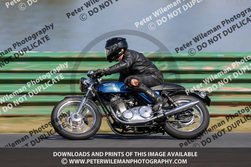 Vintage motorcycle club;eventdigitalimages;mallory park;mallory park trackday photographs;no limits trackdays;peter wileman photography;trackday digital images;trackday photos;vmcc festival 1000 bikes photographs