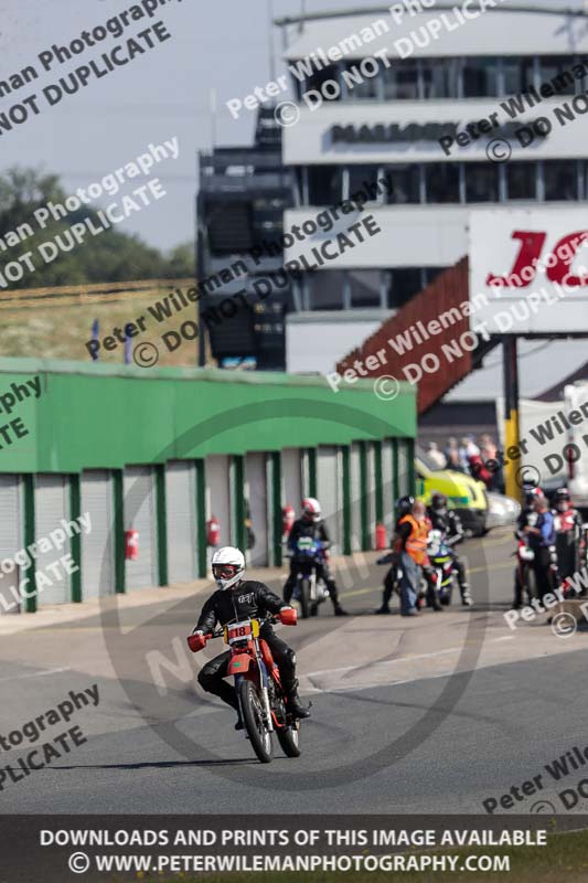 Vintage motorcycle club;eventdigitalimages;mallory park;mallory park trackday photographs;no limits trackdays;peter wileman photography;trackday digital images;trackday photos;vmcc festival 1000 bikes photographs