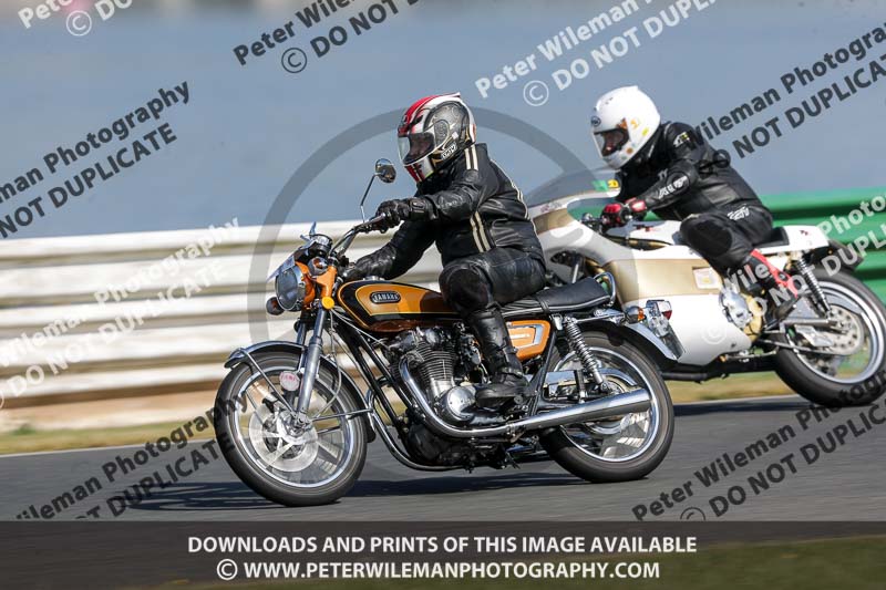 Vintage motorcycle club;eventdigitalimages;mallory park;mallory park trackday photographs;no limits trackdays;peter wileman photography;trackday digital images;trackday photos;vmcc festival 1000 bikes photographs