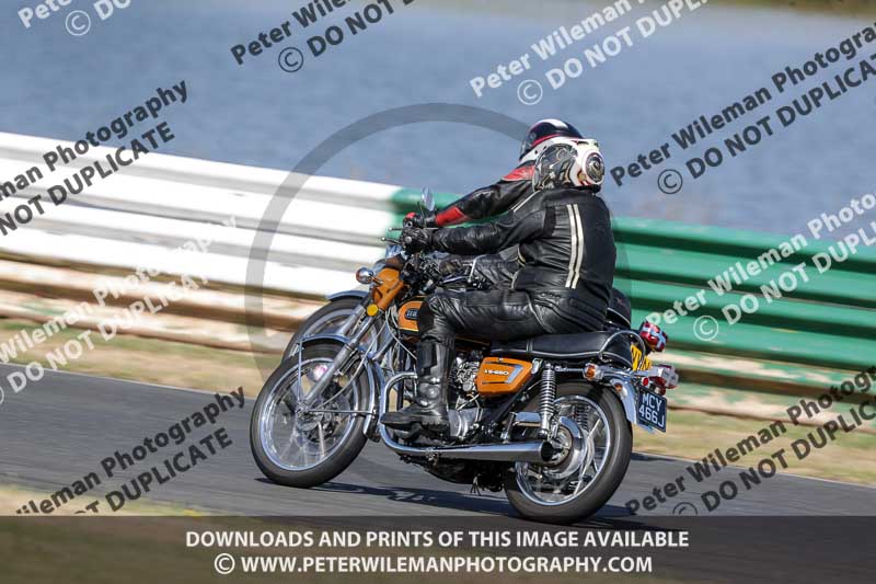 Vintage motorcycle club;eventdigitalimages;mallory park;mallory park trackday photographs;no limits trackdays;peter wileman photography;trackday digital images;trackday photos;vmcc festival 1000 bikes photographs
