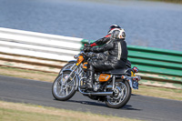 Vintage-motorcycle-club;eventdigitalimages;mallory-park;mallory-park-trackday-photographs;no-limits-trackdays;peter-wileman-photography;trackday-digital-images;trackday-photos;vmcc-festival-1000-bikes-photographs