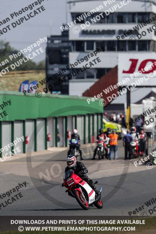 Vintage motorcycle club;eventdigitalimages;mallory park;mallory park trackday photographs;no limits trackdays;peter wileman photography;trackday digital images;trackday photos;vmcc festival 1000 bikes photographs