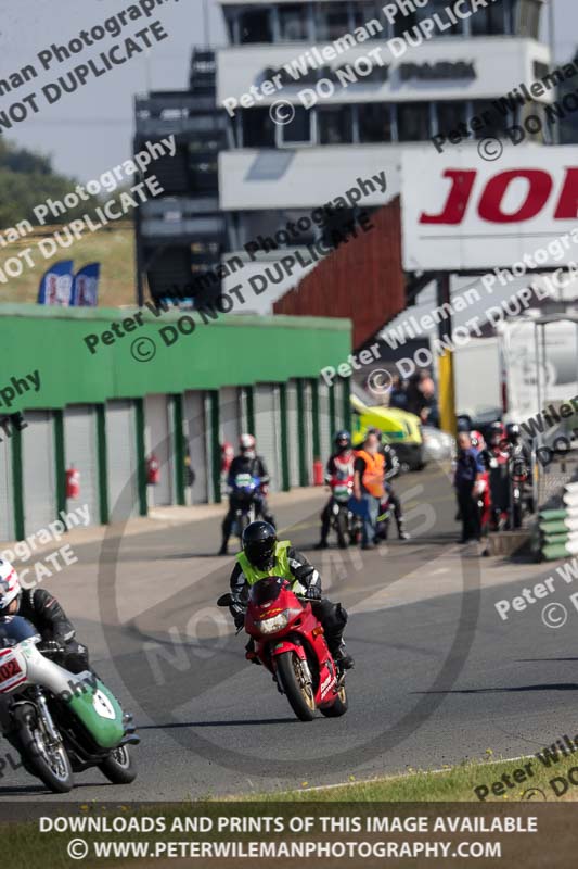 Vintage motorcycle club;eventdigitalimages;mallory park;mallory park trackday photographs;no limits trackdays;peter wileman photography;trackday digital images;trackday photos;vmcc festival 1000 bikes photographs