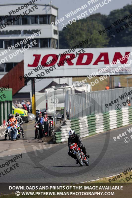 Vintage motorcycle club;eventdigitalimages;mallory park;mallory park trackday photographs;no limits trackdays;peter wileman photography;trackday digital images;trackday photos;vmcc festival 1000 bikes photographs