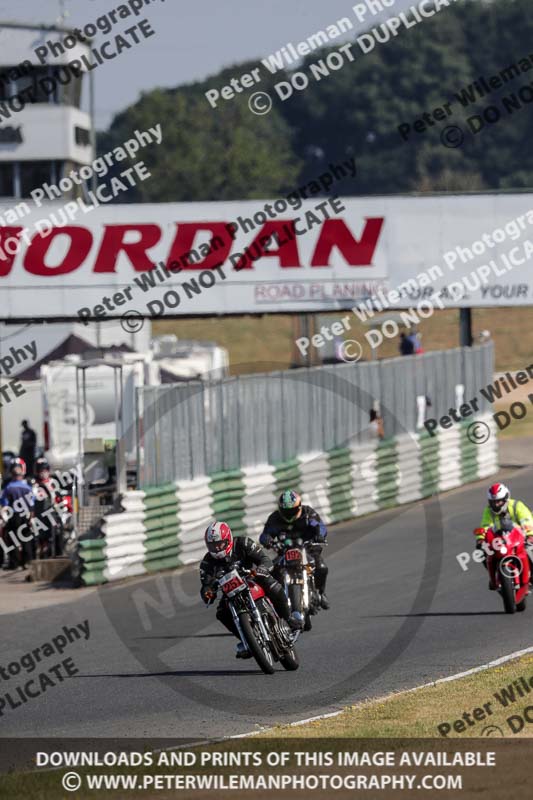 Vintage motorcycle club;eventdigitalimages;mallory park;mallory park trackday photographs;no limits trackdays;peter wileman photography;trackday digital images;trackday photos;vmcc festival 1000 bikes photographs