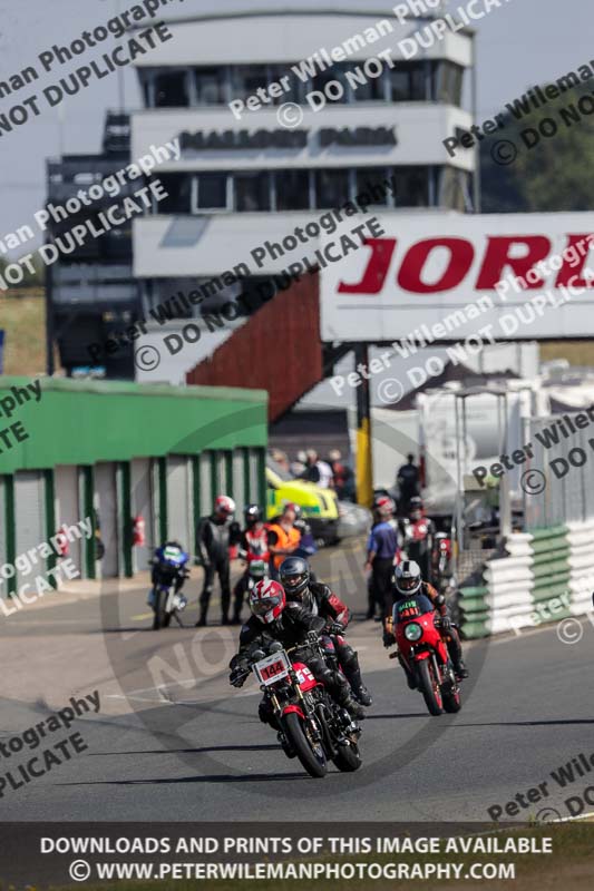 Vintage motorcycle club;eventdigitalimages;mallory park;mallory park trackday photographs;no limits trackdays;peter wileman photography;trackday digital images;trackday photos;vmcc festival 1000 bikes photographs