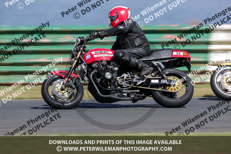 Vintage motorcycle club;eventdigitalimages;mallory park;mallory park trackday photographs;no limits trackdays;peter wileman photography;trackday digital images;trackday photos;vmcc festival 1000 bikes photographs