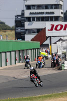 Vintage-motorcycle-club;eventdigitalimages;mallory-park;mallory-park-trackday-photographs;no-limits-trackdays;peter-wileman-photography;trackday-digital-images;trackday-photos;vmcc-festival-1000-bikes-photographs
