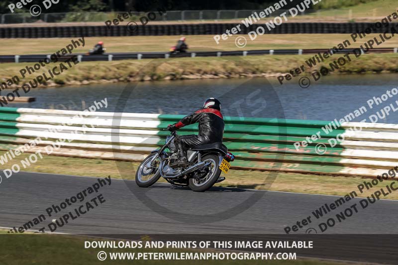 Vintage motorcycle club;eventdigitalimages;mallory park;mallory park trackday photographs;no limits trackdays;peter wileman photography;trackday digital images;trackday photos;vmcc festival 1000 bikes photographs
