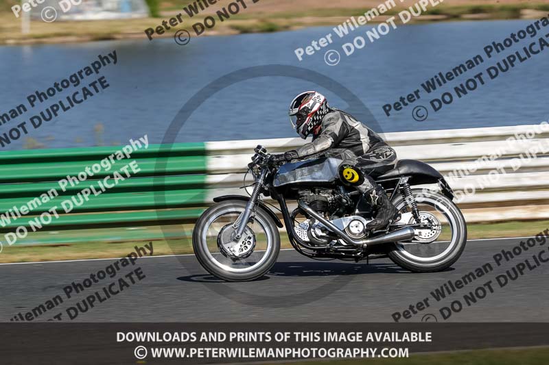 Vintage motorcycle club;eventdigitalimages;mallory park;mallory park trackday photographs;no limits trackdays;peter wileman photography;trackday digital images;trackday photos;vmcc festival 1000 bikes photographs
