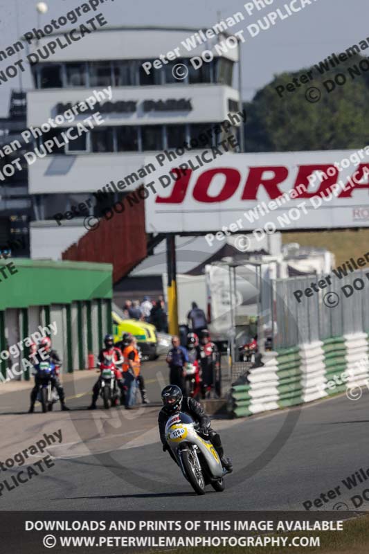 Vintage motorcycle club;eventdigitalimages;mallory park;mallory park trackday photographs;no limits trackdays;peter wileman photography;trackday digital images;trackday photos;vmcc festival 1000 bikes photographs