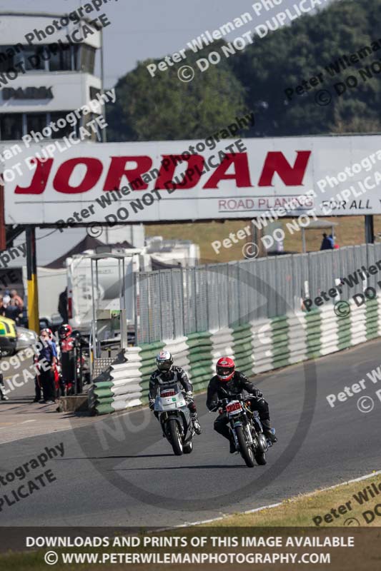 Vintage motorcycle club;eventdigitalimages;mallory park;mallory park trackday photographs;no limits trackdays;peter wileman photography;trackday digital images;trackday photos;vmcc festival 1000 bikes photographs
