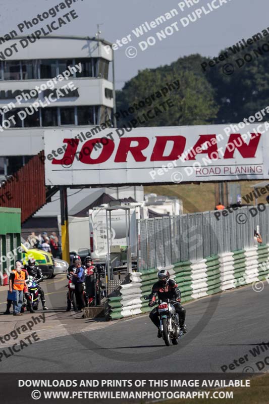 Vintage motorcycle club;eventdigitalimages;mallory park;mallory park trackday photographs;no limits trackdays;peter wileman photography;trackday digital images;trackday photos;vmcc festival 1000 bikes photographs