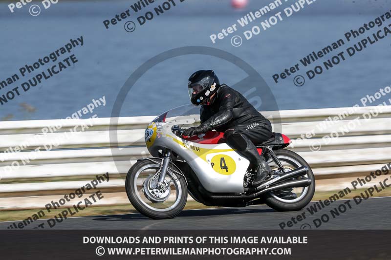 Vintage motorcycle club;eventdigitalimages;mallory park;mallory park trackday photographs;no limits trackdays;peter wileman photography;trackday digital images;trackday photos;vmcc festival 1000 bikes photographs