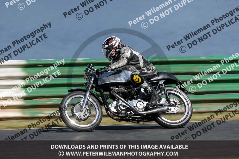 Vintage motorcycle club;eventdigitalimages;mallory park;mallory park trackday photographs;no limits trackdays;peter wileman photography;trackday digital images;trackday photos;vmcc festival 1000 bikes photographs