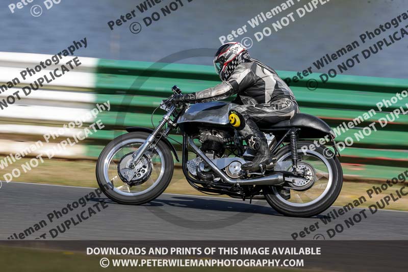 Vintage motorcycle club;eventdigitalimages;mallory park;mallory park trackday photographs;no limits trackdays;peter wileman photography;trackday digital images;trackday photos;vmcc festival 1000 bikes photographs