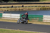 Vintage-motorcycle-club;eventdigitalimages;mallory-park;mallory-park-trackday-photographs;no-limits-trackdays;peter-wileman-photography;trackday-digital-images;trackday-photos;vmcc-festival-1000-bikes-photographs