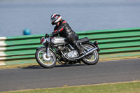 Vintage-motorcycle-club;eventdigitalimages;mallory-park;mallory-park-trackday-photographs;no-limits-trackdays;peter-wileman-photography;trackday-digital-images;trackday-photos;vmcc-festival-1000-bikes-photographs