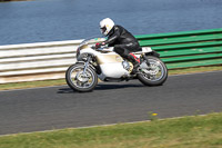 Vintage-motorcycle-club;eventdigitalimages;mallory-park;mallory-park-trackday-photographs;no-limits-trackdays;peter-wileman-photography;trackday-digital-images;trackday-photos;vmcc-festival-1000-bikes-photographs