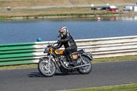 Vintage-motorcycle-club;eventdigitalimages;mallory-park;mallory-park-trackday-photographs;no-limits-trackdays;peter-wileman-photography;trackday-digital-images;trackday-photos;vmcc-festival-1000-bikes-photographs