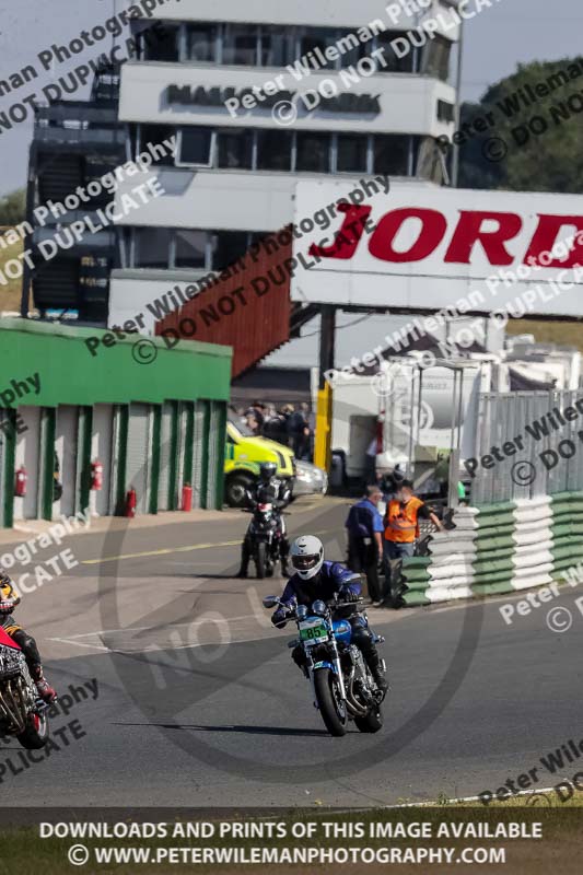 Vintage motorcycle club;eventdigitalimages;mallory park;mallory park trackday photographs;no limits trackdays;peter wileman photography;trackday digital images;trackday photos;vmcc festival 1000 bikes photographs