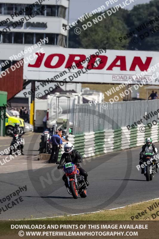 Vintage motorcycle club;eventdigitalimages;mallory park;mallory park trackday photographs;no limits trackdays;peter wileman photography;trackday digital images;trackday photos;vmcc festival 1000 bikes photographs