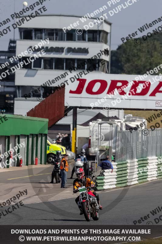 Vintage motorcycle club;eventdigitalimages;mallory park;mallory park trackday photographs;no limits trackdays;peter wileman photography;trackday digital images;trackday photos;vmcc festival 1000 bikes photographs