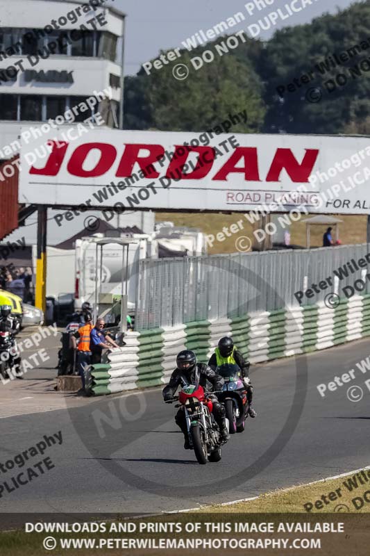 Vintage motorcycle club;eventdigitalimages;mallory park;mallory park trackday photographs;no limits trackdays;peter wileman photography;trackday digital images;trackday photos;vmcc festival 1000 bikes photographs