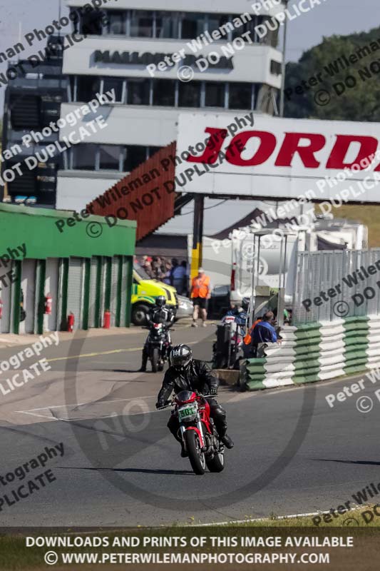 Vintage motorcycle club;eventdigitalimages;mallory park;mallory park trackday photographs;no limits trackdays;peter wileman photography;trackday digital images;trackday photos;vmcc festival 1000 bikes photographs
